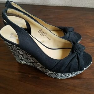 NWOT Black & white wedges